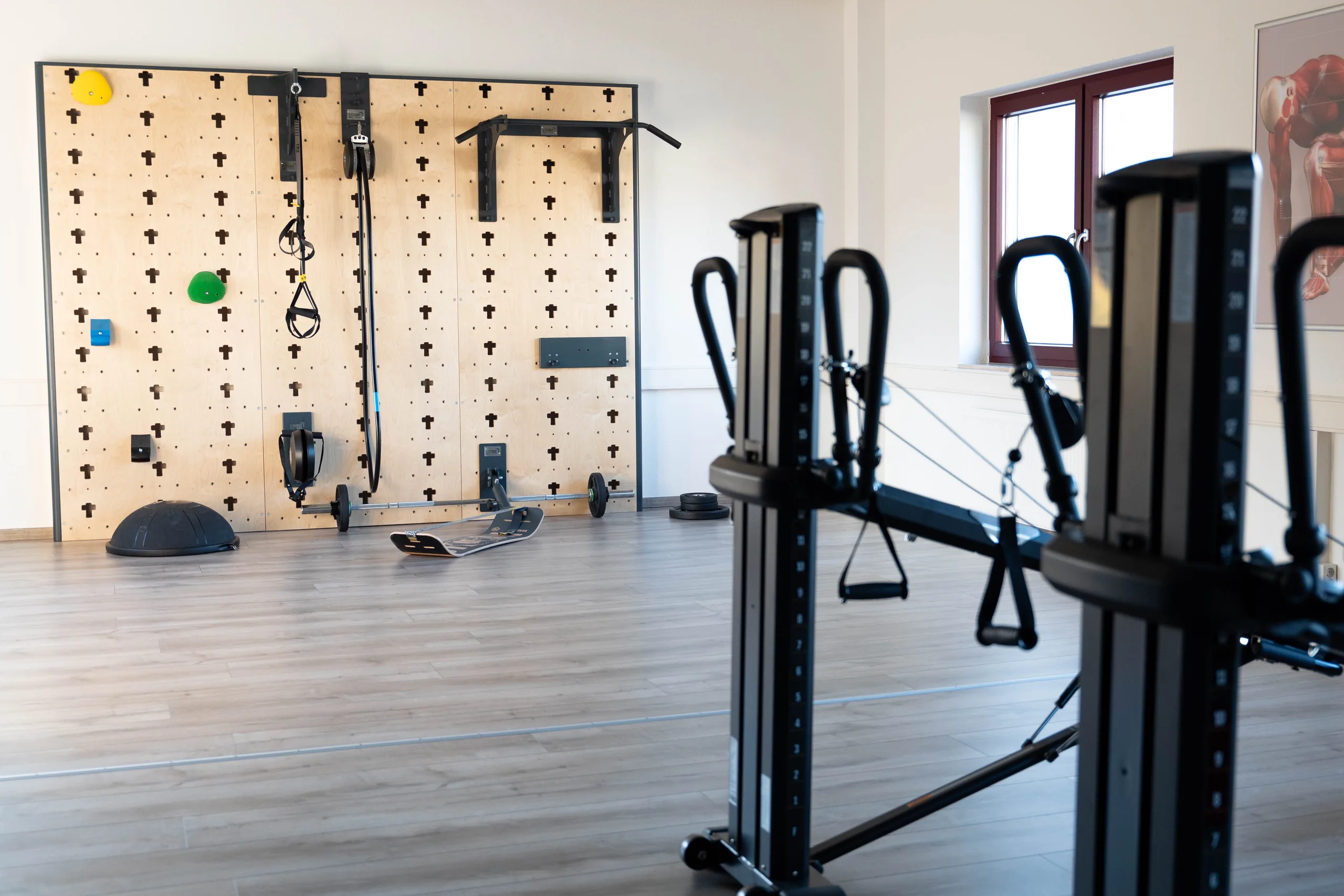 Trainingsraum mit funktioneller Trainingswand
